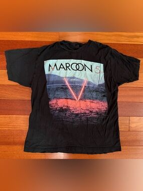 Maroon 5 Band Red Desert V Album Pop Colors Graphic T Shirt - Medium